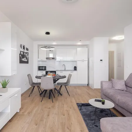 La Adriatique Apartment *